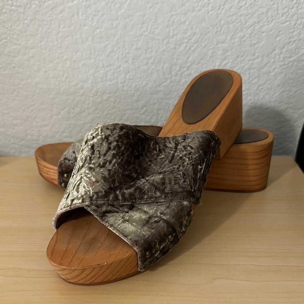 Free people velvet dreams slip on wooden shoes size 9/9.5